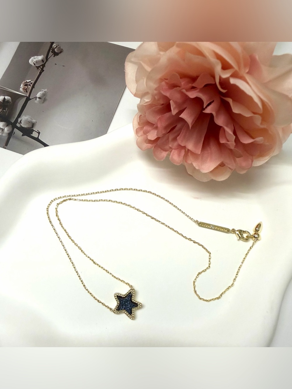 EUC Kendra Scott Gold Star Pendant Necklace with Dark Blue Inlay